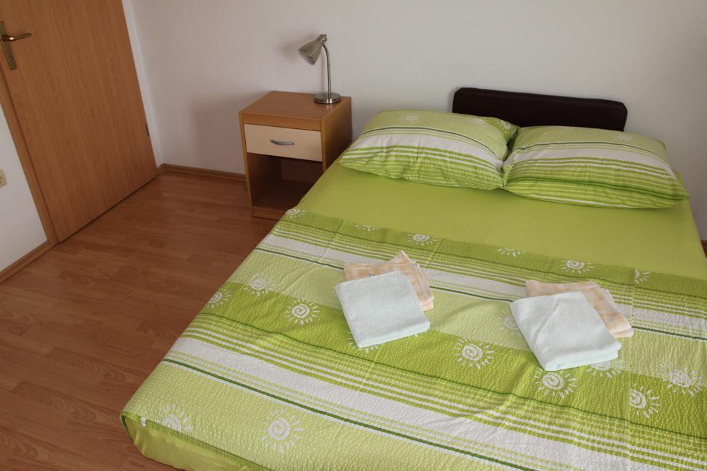 Apartments Marinko Stari Grad  Rum bild
