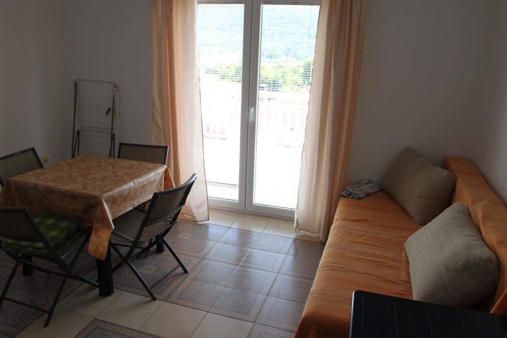 Apartments Marinko Stari Grad  Rum bild
