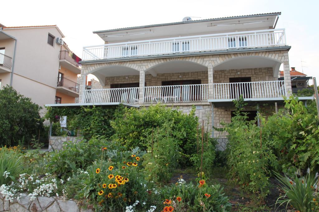 Apartments Marinko Stari Grad  Exteriör bild