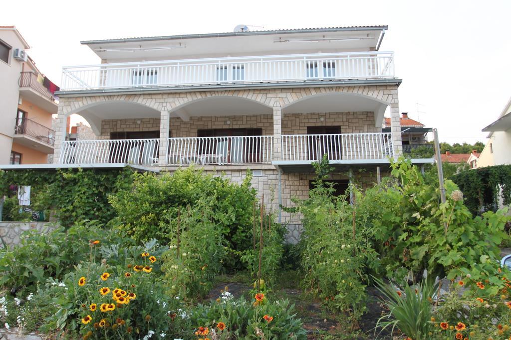 Apartments Marinko Stari Grad  Exteriör bild